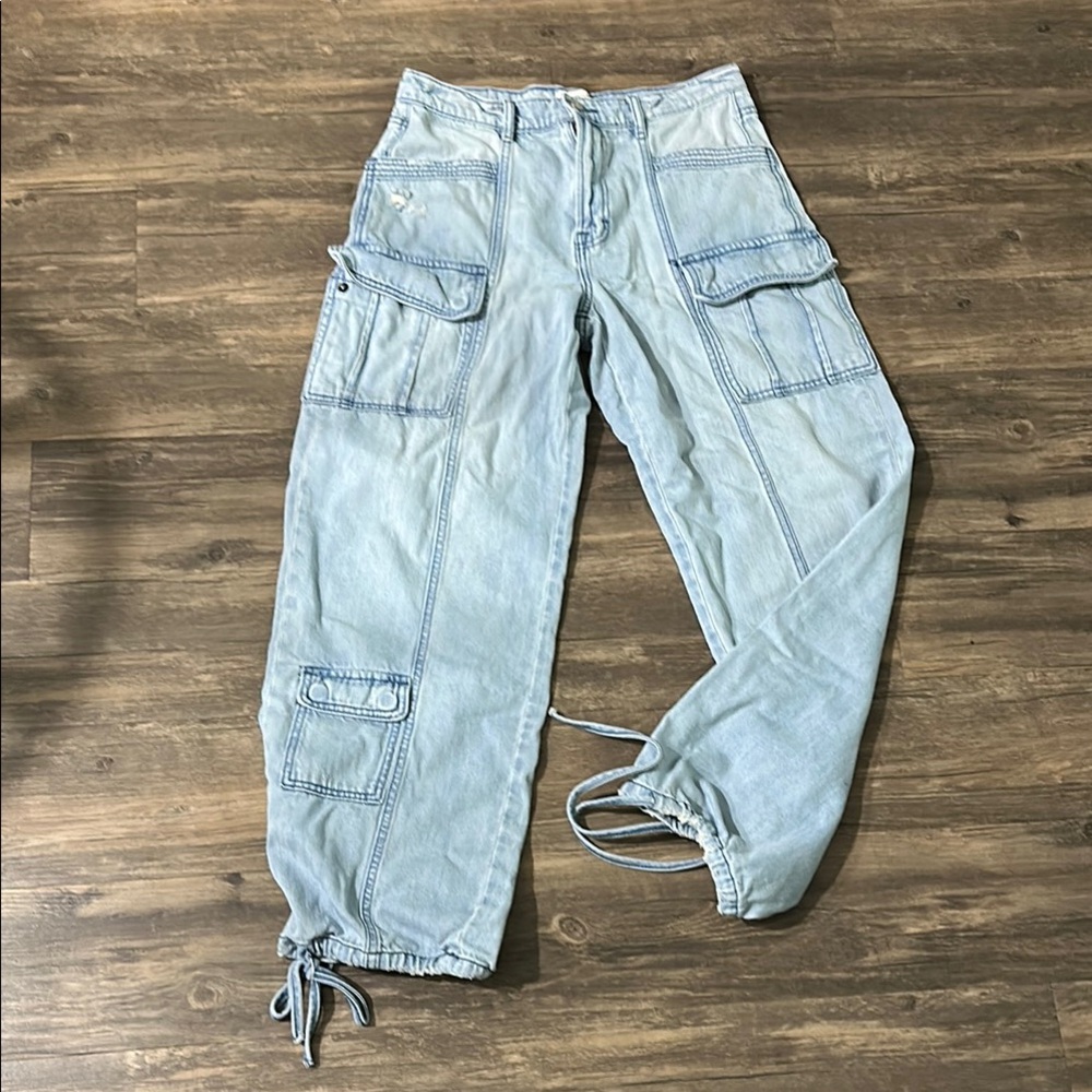 High-Waisted Blue Cargo Jeans with Drawstring Ankle